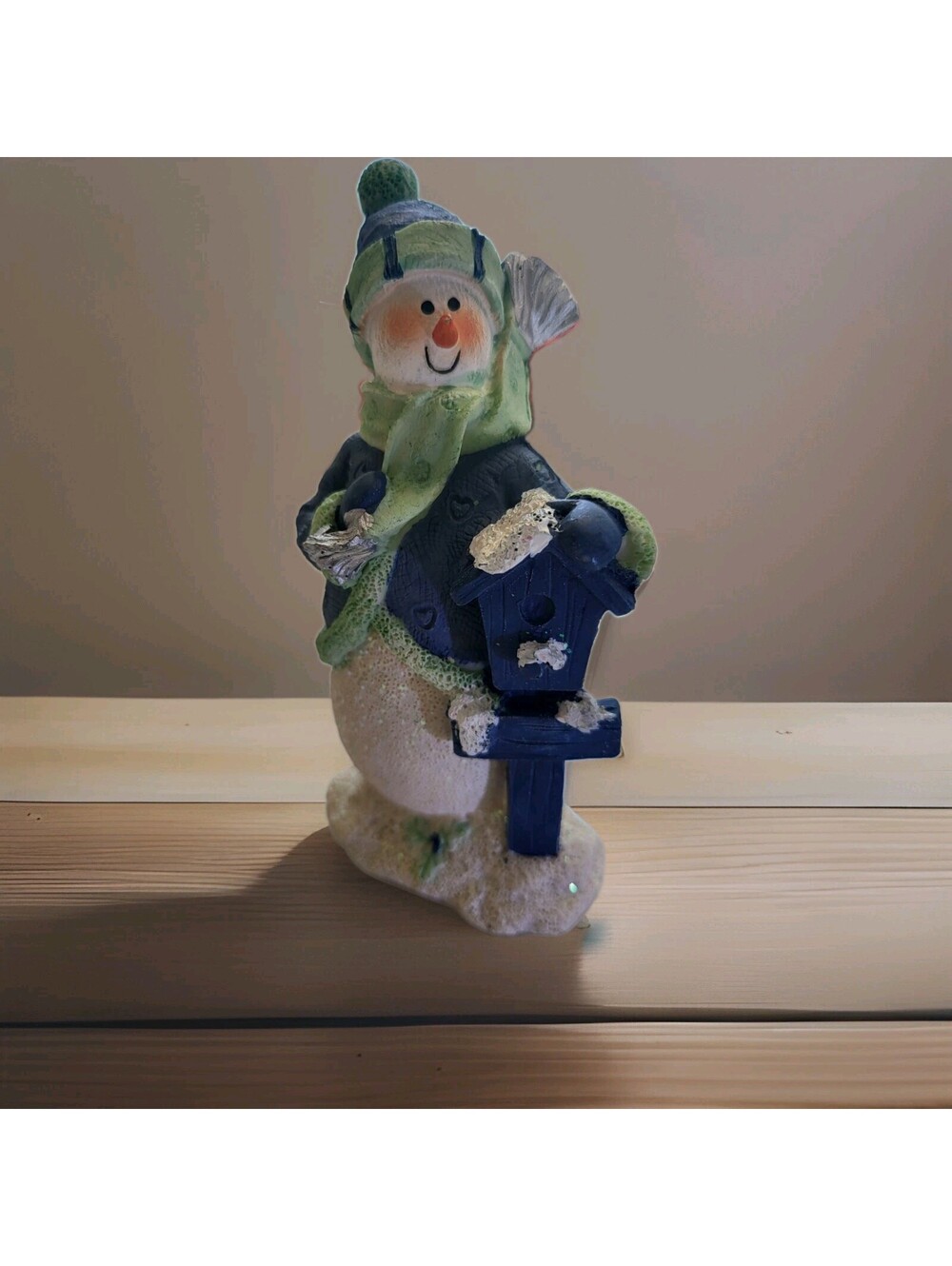 Vtg Christmas Figurine Snowman By Birdhouse In Resin EUC 3D 5.25" A96